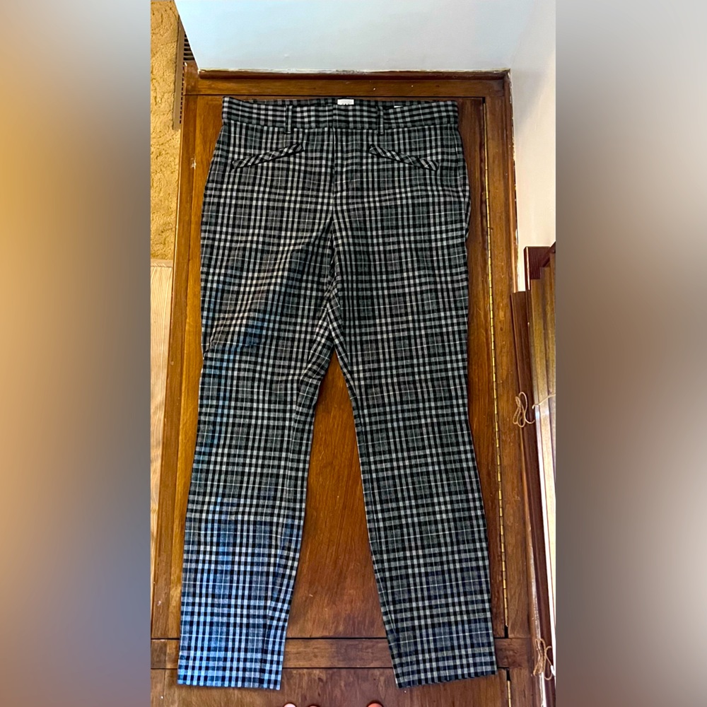 Business type pants black and white